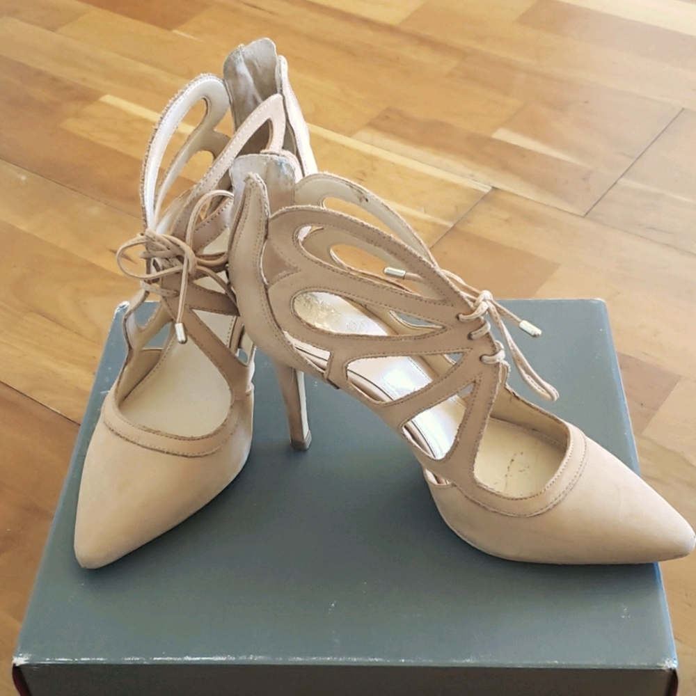 VINCE CAMUTO tan heels size 6.5